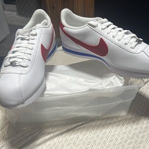Selling in brand new condition men’s Nike Cortez sneakers 9 1/2